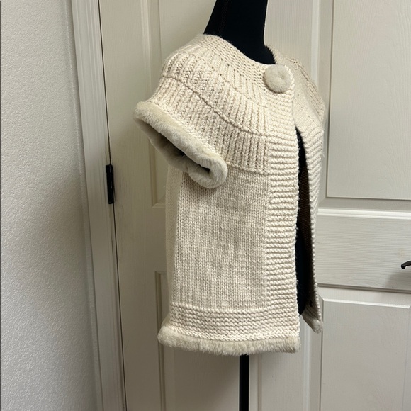 UGG Australia One Size Cream Knit Cardigan, Fits a Small, 58% Wool, EUC - Picture 6 of 11